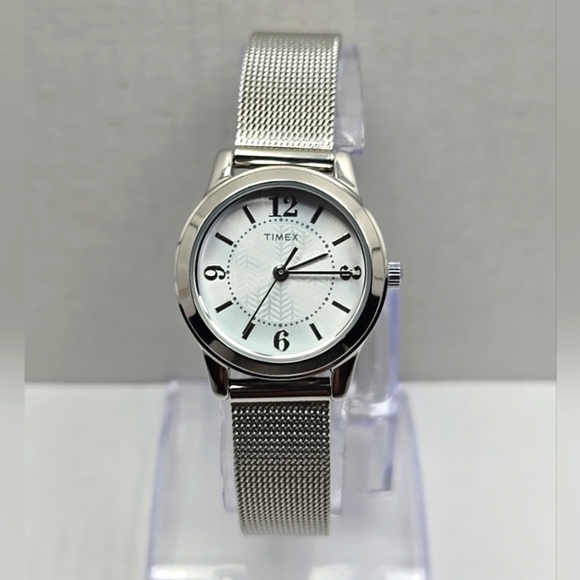Womens Timex Classic Watch Mesh Bracelet Silver Tone New Battery Dainty Petite - Picture 1 of 9